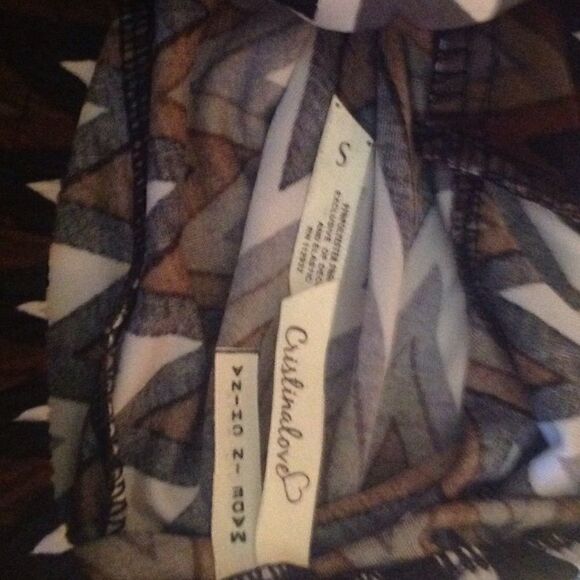 Ladies chevron 👗in size small ties at neck - Picture 7 of 8